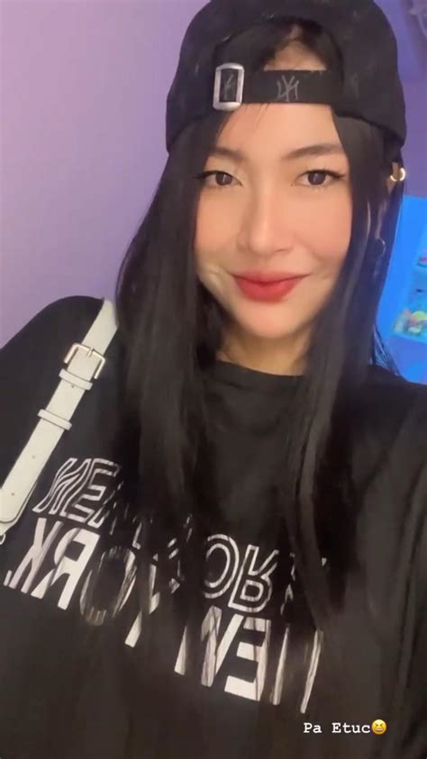 pinay walker lounge